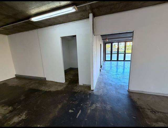 272M² OFFICE TO LET IN POINT WATERFRONT
